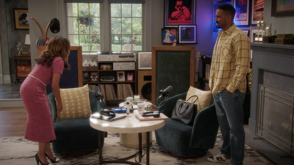 Nike Sneakers in Poppa's House S01E08 “Wig” (2024) (Image 14)