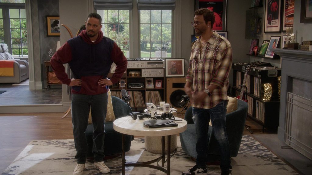 Nike Sneakers in Poppa's House S01E08 “Wig” (2024) (Image 16)