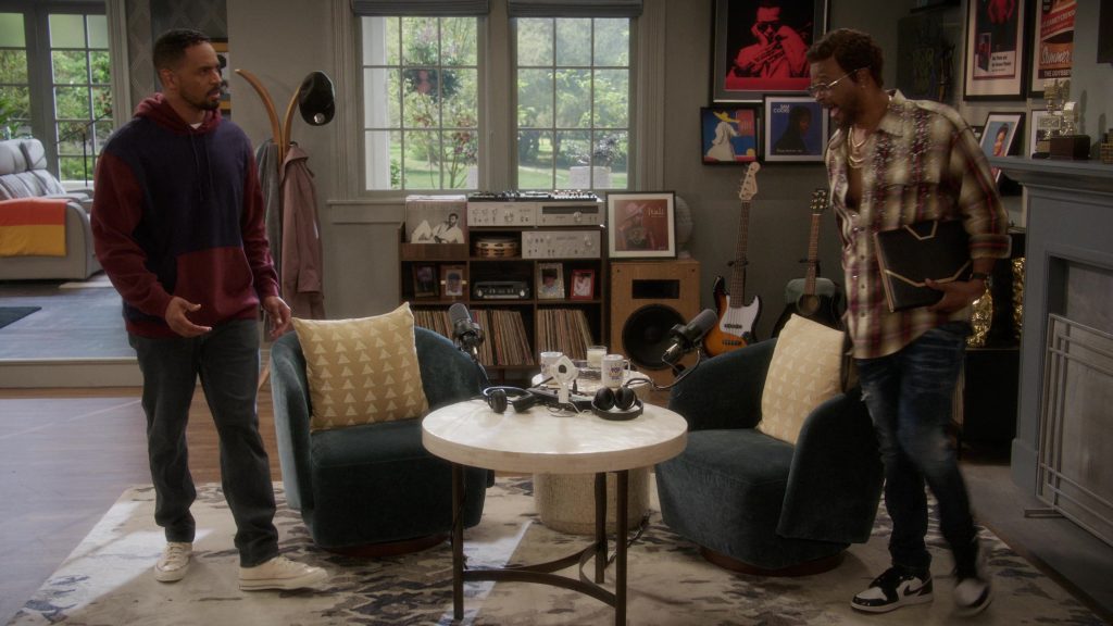 Nike Sneakers in Poppa's House S01E08 “Wig” (2024) (Image 17)