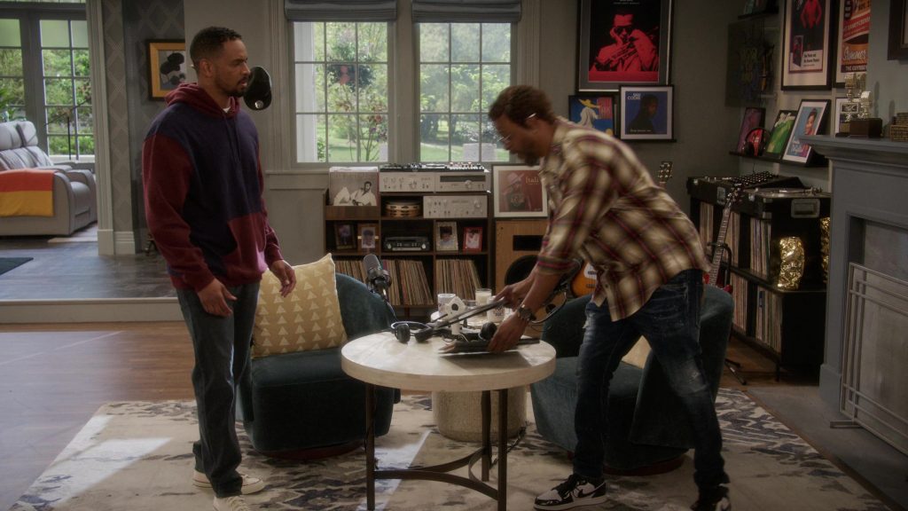 Nike Sneakers in Poppa's House S01E08 “Wig” (2024) (Image 18)