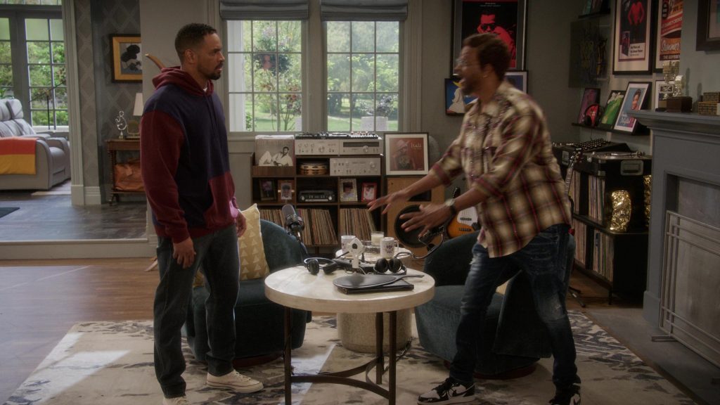 Nike Sneakers in Poppa's House S01E08 “Wig” (2024) (Image 19)