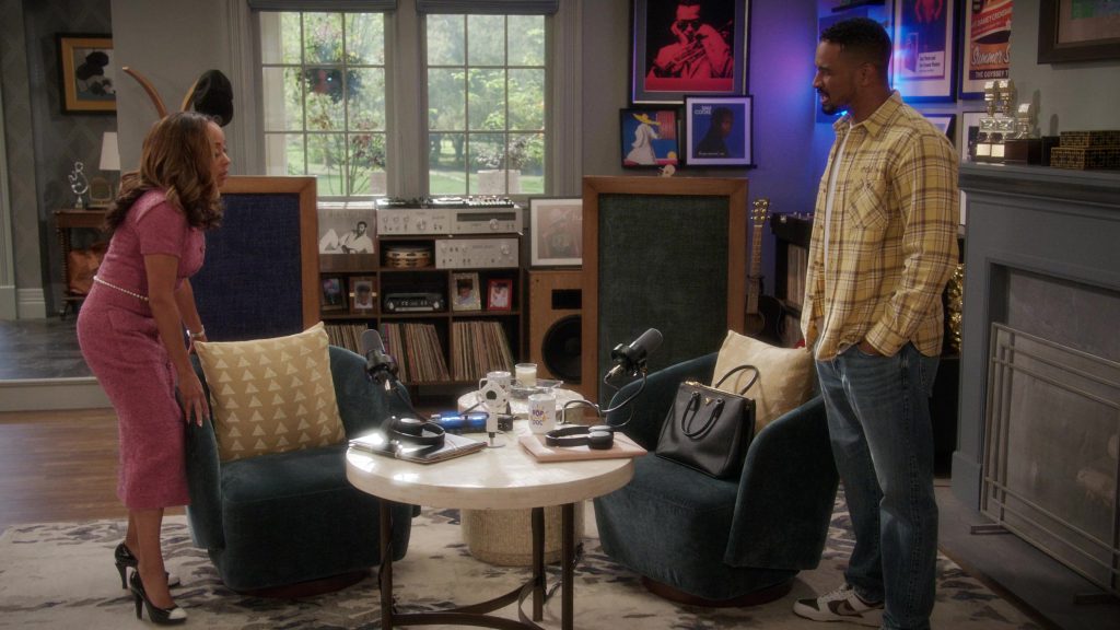 Nike Sneakers in Poppa's House S01E08 “Wig” (2024) (Image 2)