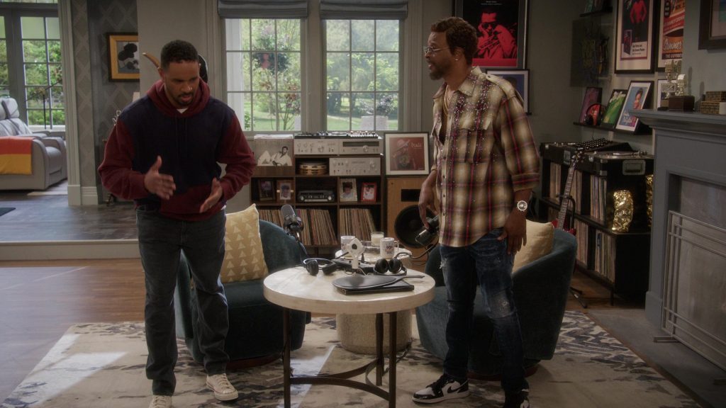 Nike Sneakers in Poppa's House S01E08 “Wig” (2024) (Image 20)