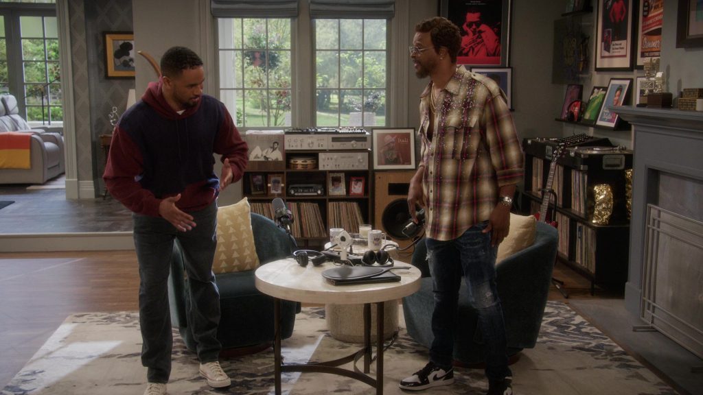 Nike Sneakers in Poppa's House S01E08 “Wig” (2024) (Image 21)