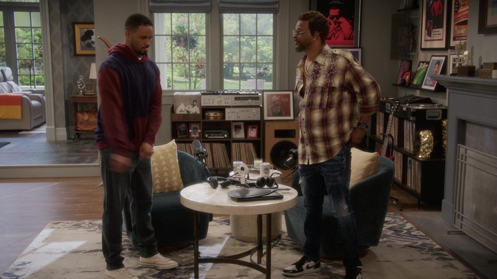 Nike Sneakers in Poppa's House S01E08 “Wig” (2024) (Image 22)
