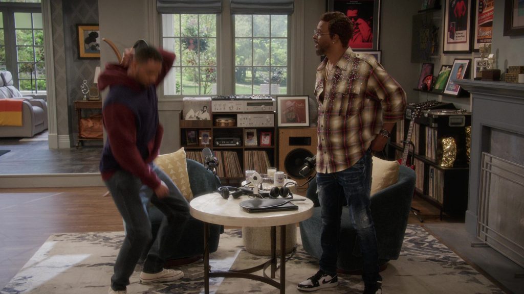 Nike Sneakers in Poppa's House S01E08 “Wig” (2024) (Image 23)