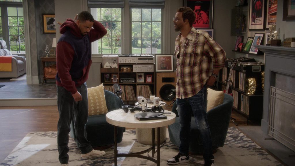 Nike Sneakers in Poppa's House S01E08 “Wig” (2024) (Image 24)