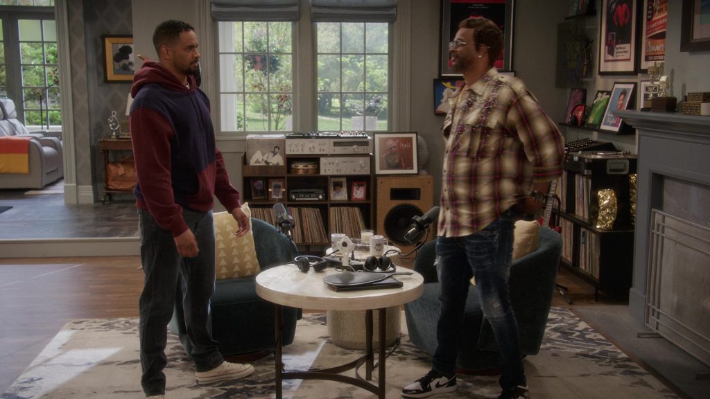Nike Sneakers in Poppa's House S01E08 “Wig” (2024) (Image 25)
