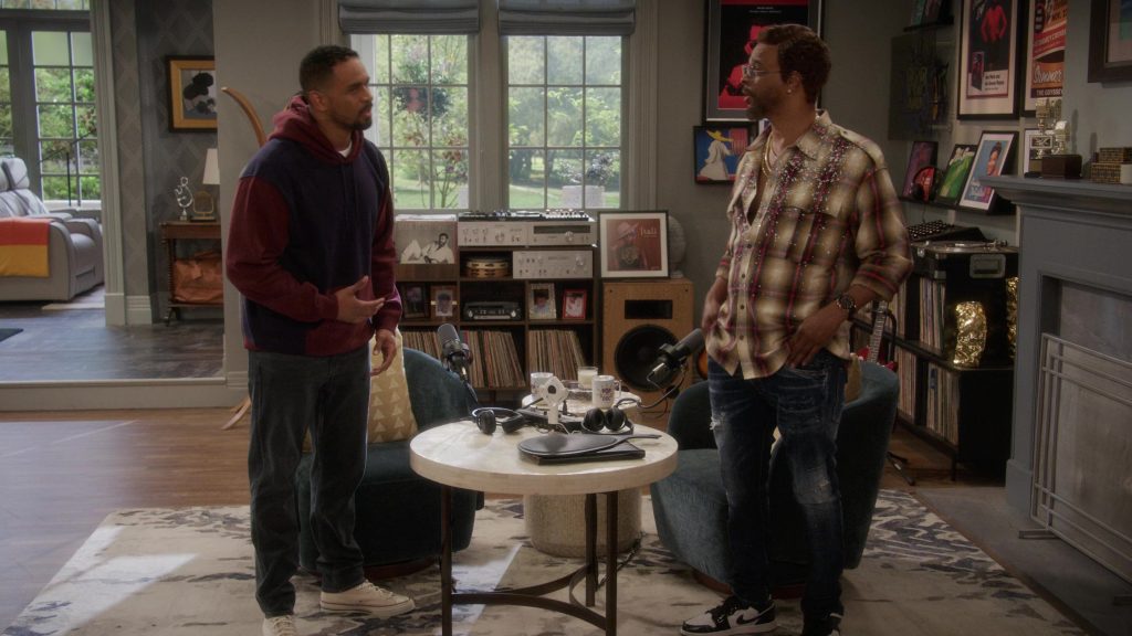 Nike Sneakers in Poppa's House S01E08 “Wig” (2024) (Image 27)