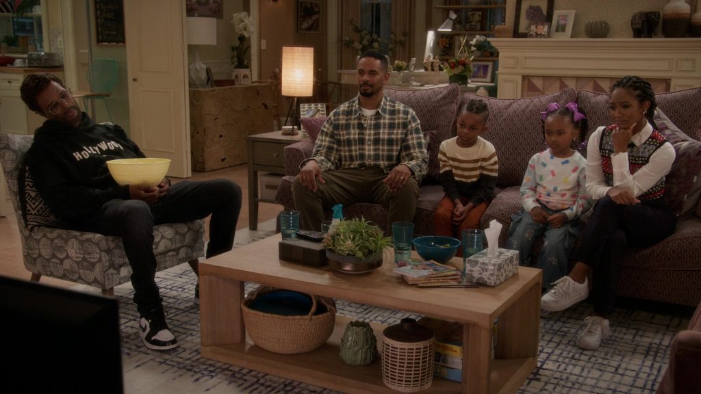Nike Sneakers in Poppa's House S01E08 “Wig” (2024) (Image 29)