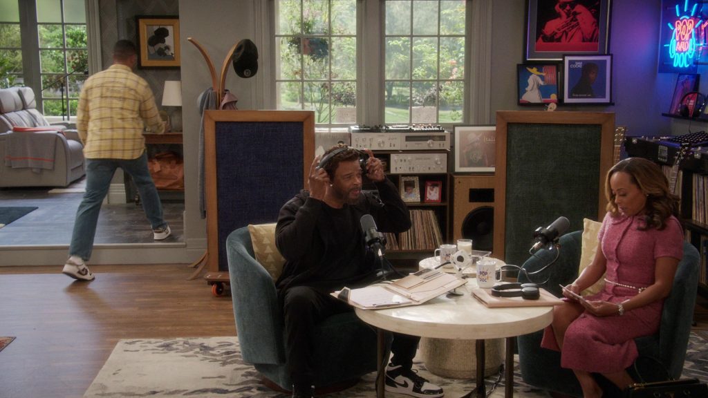 Nike Sneakers in Poppa's House S01E08 “Wig” (2024) (Image 3)
