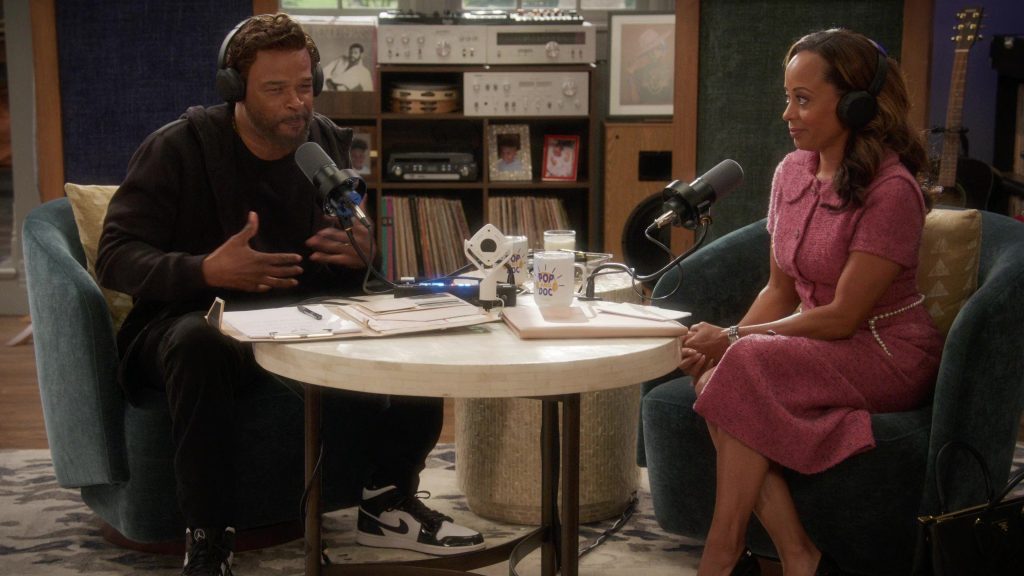 Nike Sneakers in Poppa's House S01E08 “Wig” (2024) (Image 8)