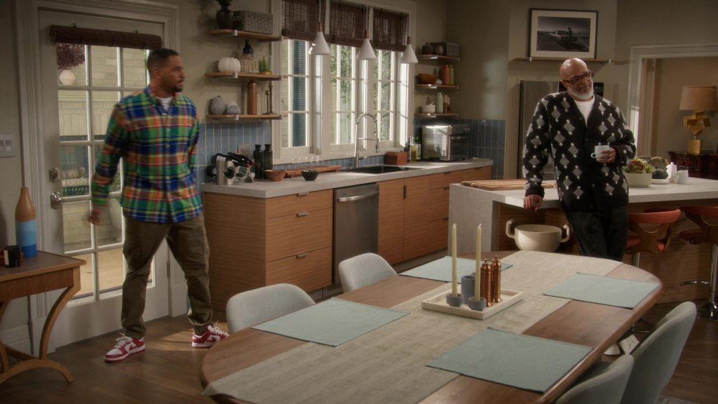 Nike Sneakers in Poppas House S01E18 “Magic Shine Again” (2025) (Image 3)