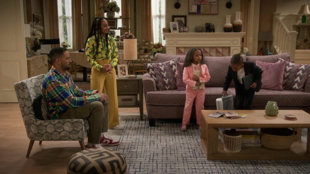 Nike Sneakers in Poppas House S01E18 “Magic Shine Again” (2025) (Image 5)