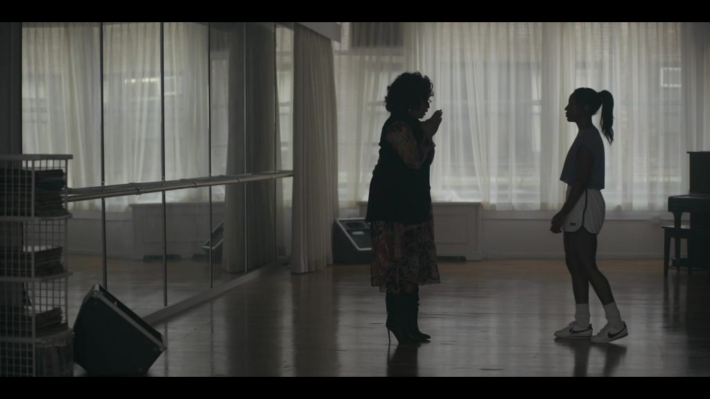 Nike Sneakers in Power Book III - Raising Kanan S03E05 “Brothers and Keepers” (2023) (Image 10)