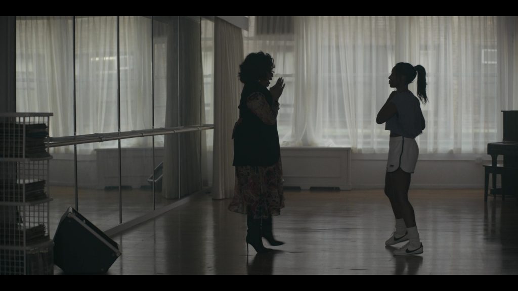 Nike Sneakers in Power Book III - Raising Kanan S03E05 “Brothers and Keepers” (2023) (Image 12)