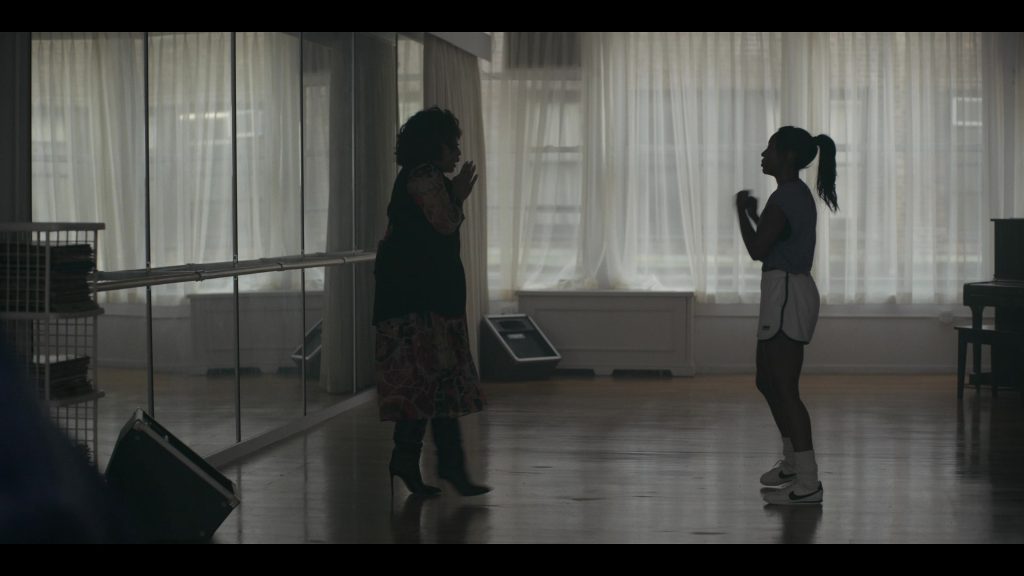 Nike Sneakers in Power Book III - Raising Kanan S03E05 “Brothers and Keepers” (2023) (Image 13)