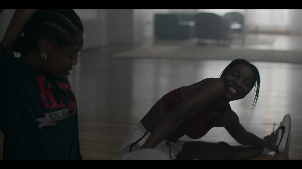 Nike Sneakers in Power Book III - Raising Kanan S03E05 “Brothers and Keepers” (2023) (Image 3)