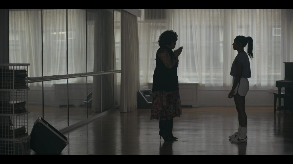 Nike Sneakers in Power Book III - Raising Kanan S03E05 “Brothers and Keepers” (2023) (Image 8)
