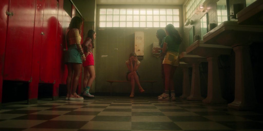 Nike Sneakers in Pretty Little Liars - Original Sin S02E02 “Chapter Two - The Spirit Queen” (2024) (Image 1)