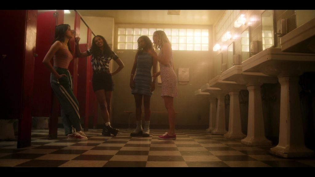 Nike Sneakers in Pretty Little Liars - Original Sin S02E03 “Sweet Sixteen” (2024) (Image 1)