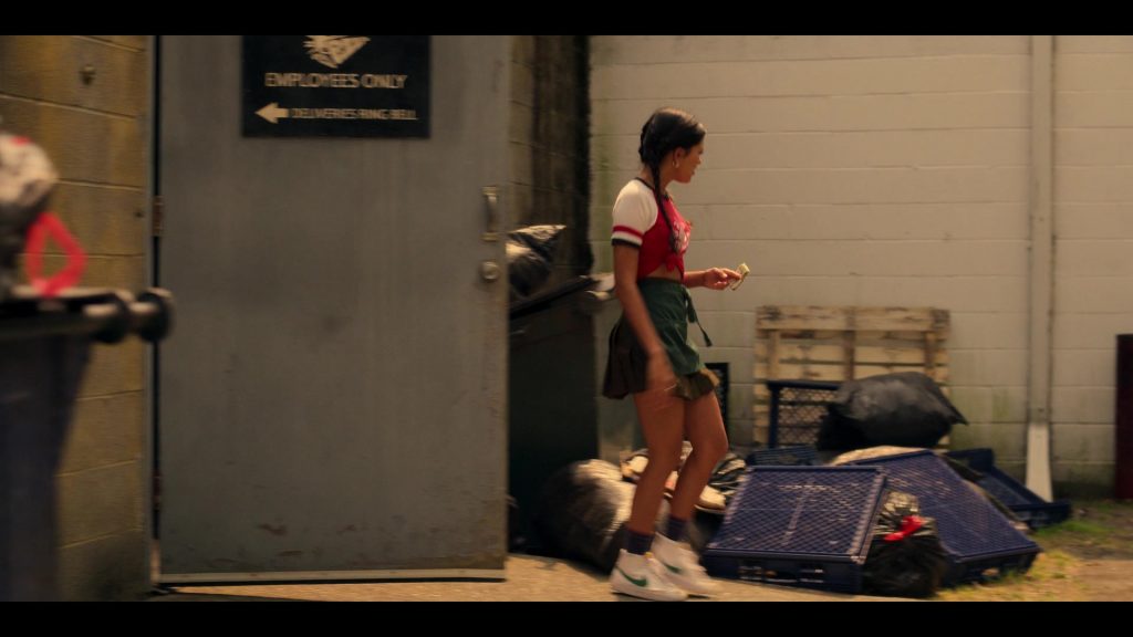 Nike Sneakers in Pretty Little Liars - Original Sin S02E03 “Sweet Sixteen” (2024) (Image 18)