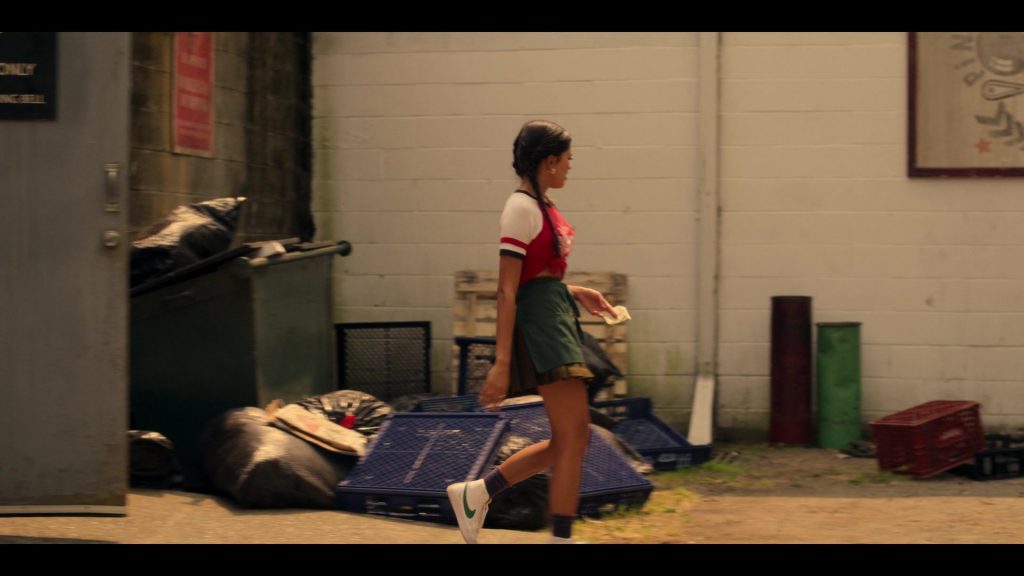 Nike Sneakers in Pretty Little Liars - Original Sin S02E03 “Sweet Sixteen” (2024) (Image 19)