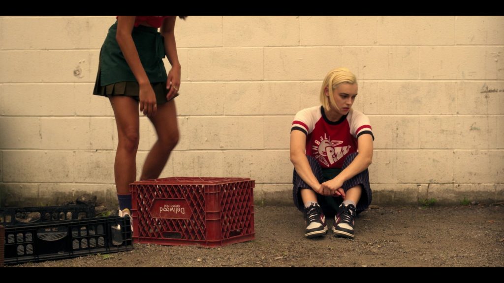Nike Sneakers in Pretty Little Liars - Original Sin S02E03 “Sweet Sixteen” (2024) (Image 2)