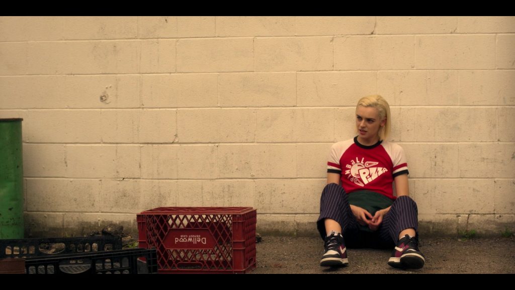 Nike Sneakers in Pretty Little Liars - Original Sin S02E03 “Sweet Sixteen” (2024) (Image 24)