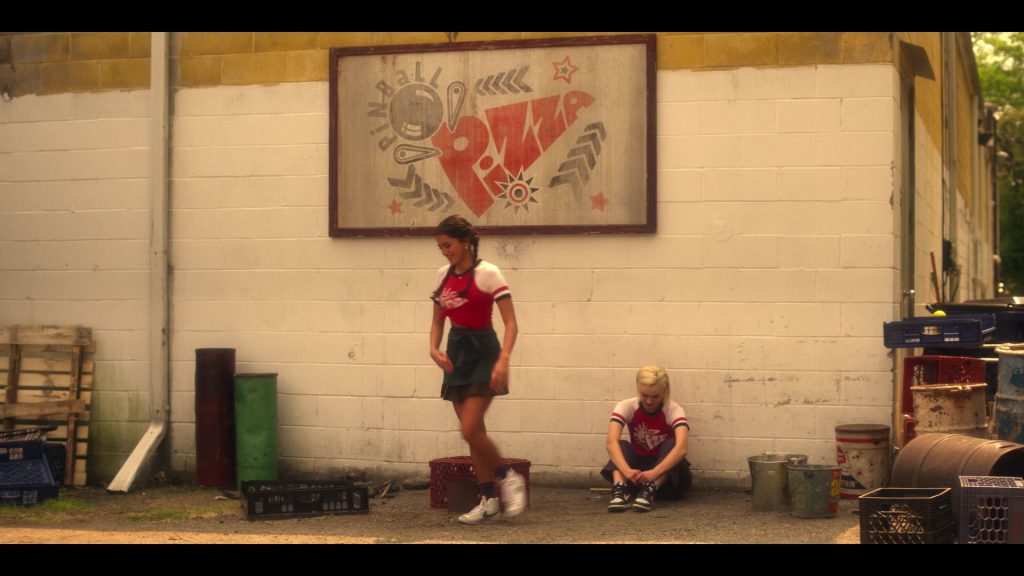 Nike Sneakers in Pretty Little Liars - Original Sin S02E03 “Sweet Sixteen” (2024) (Image 6)