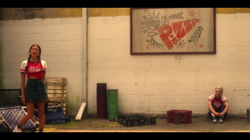Nike Sneakers in Pretty Little Liars - Original Sin S02E03 “Sweet Sixteen” (2024) (Image 9)