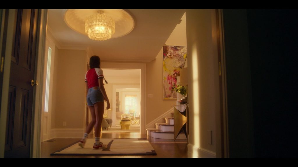 Nike Sneakers in Pretty Little Liars - Original Sin S02E04 “Chapter Fourteen - When a Stranger Calls Back” (2024) (Image 3)