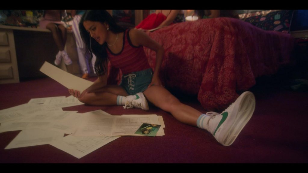 Nike Sneakers in Pretty Little Liars - Original Sin S02E05 “Chapter Fifteen - Friday the 13th” (2024) (Image 10)