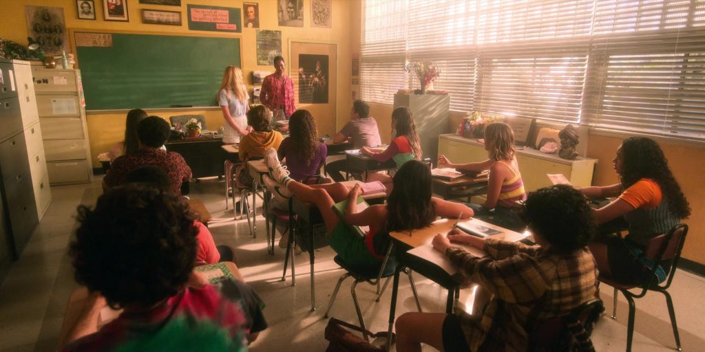 Nike Sneakers in Pretty Little Liars - Original Sin S02E06 “Chapter Sixteen - Hell House” (2024) (Image 2)