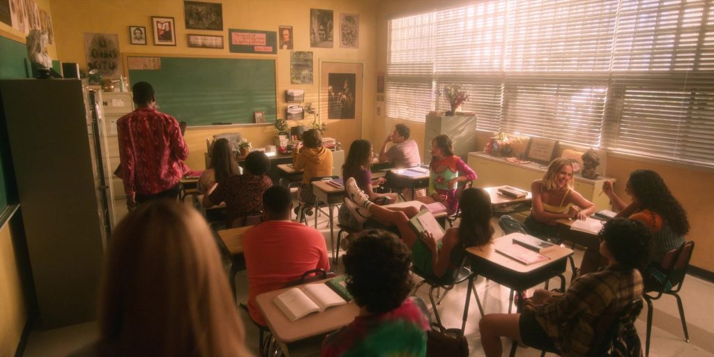 Nike Sneakers in Pretty Little Liars - Original Sin S02E06 “Chapter Sixteen - Hell House” (2024) (Image 7)