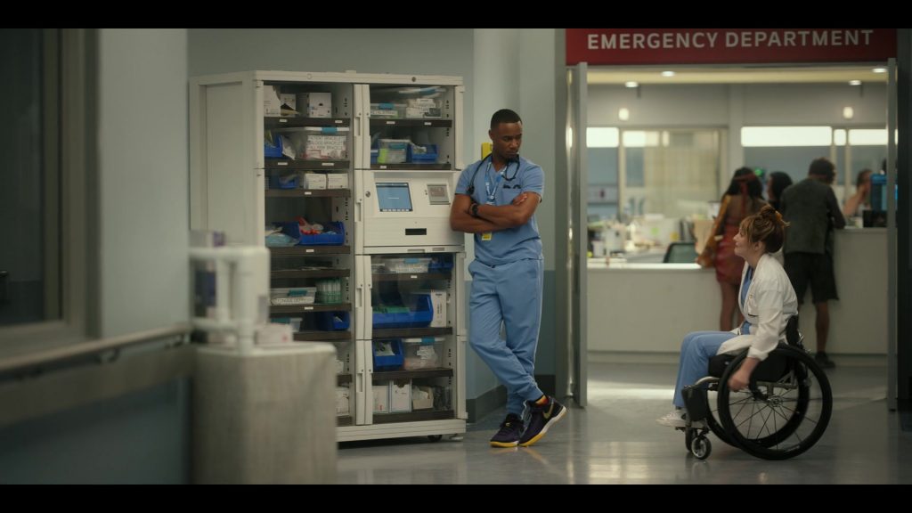 Nike Sneakers in Pulse S01E10 “Kennedy” (2025) (Image 1)