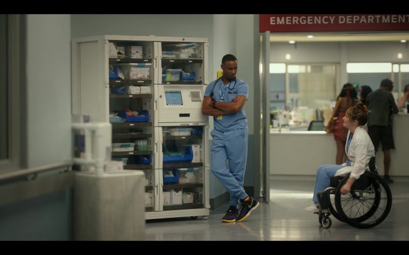 Nike Sneakers in Pulse S01E10 “Kennedy” (2025) (Image 1)