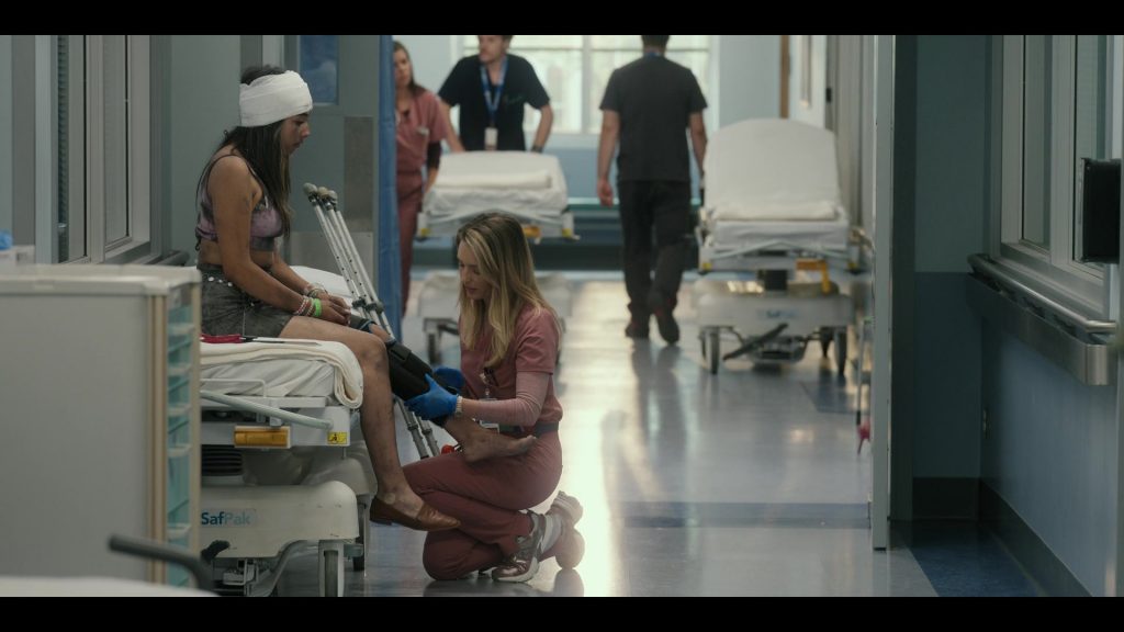 Nike Sneakers in Pulse S01E10 “Kennedy” (2025) (Image 6)
