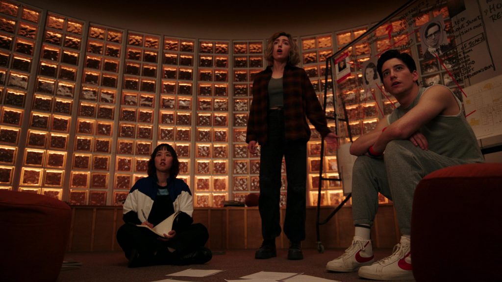 Nike Sneakers in School Spirits S02E03 “Can't Hauntly Wait” (2025) (Image 15)