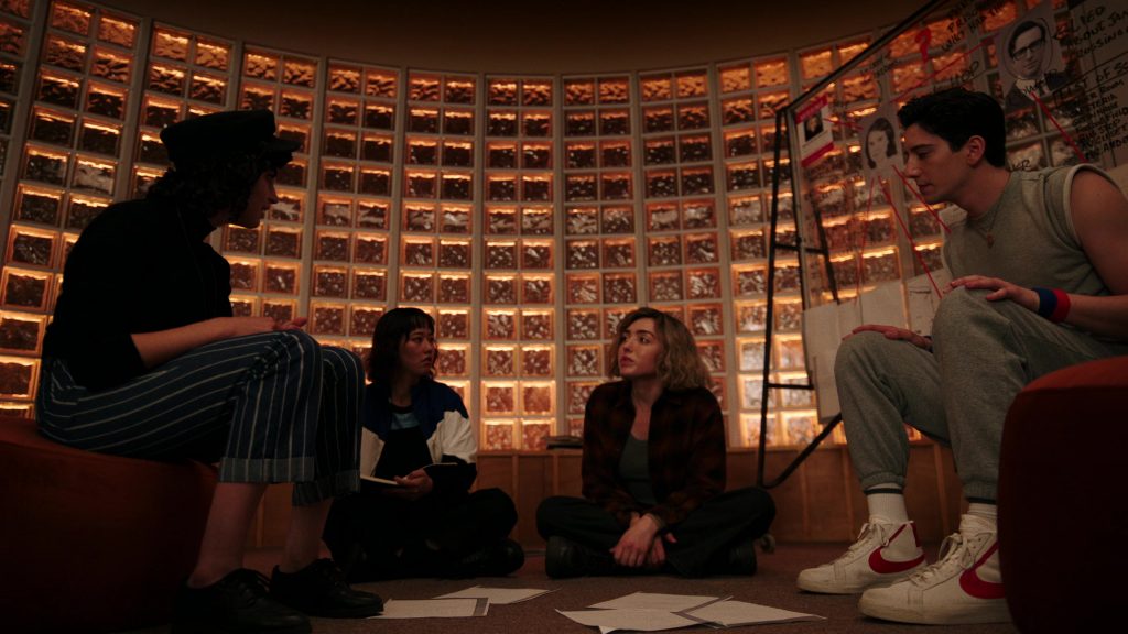 Nike Sneakers in School Spirits S02E03 “Can't Hauntly Wait” (2025) (Image 17)