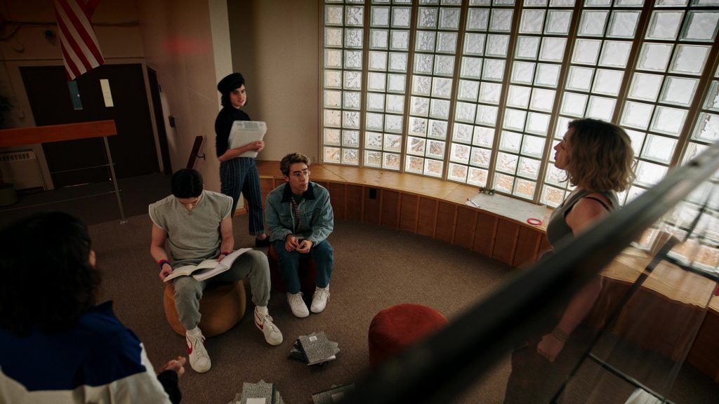 Nike Sneakers in School Spirits S02E03 “Can't Hauntly Wait” (2025) (Image 2)