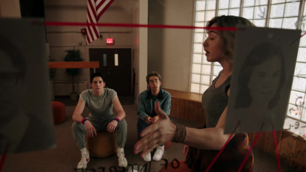 Nike Sneakers in School Spirits S02E03 “Can't Hauntly Wait” (2025) (Image 5)