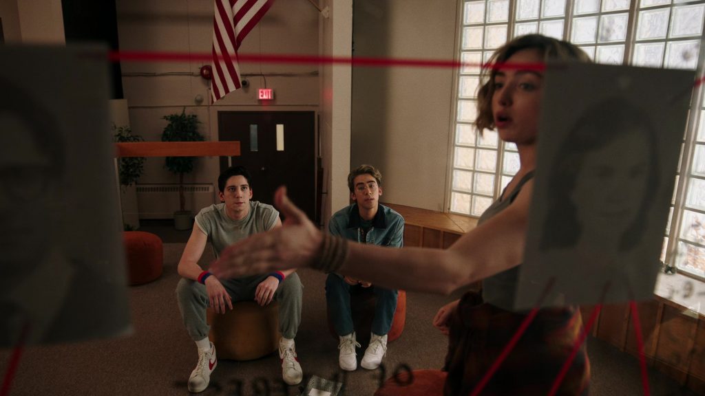 Nike Sneakers in School Spirits S02E03 “Can't Hauntly Wait” (2025) (Image 6)