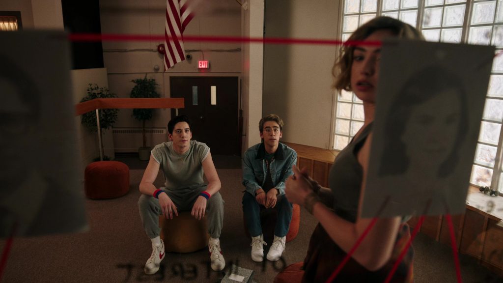 Nike Sneakers in School Spirits S02E03 “Can't Hauntly Wait” (2025) (Image 8)
