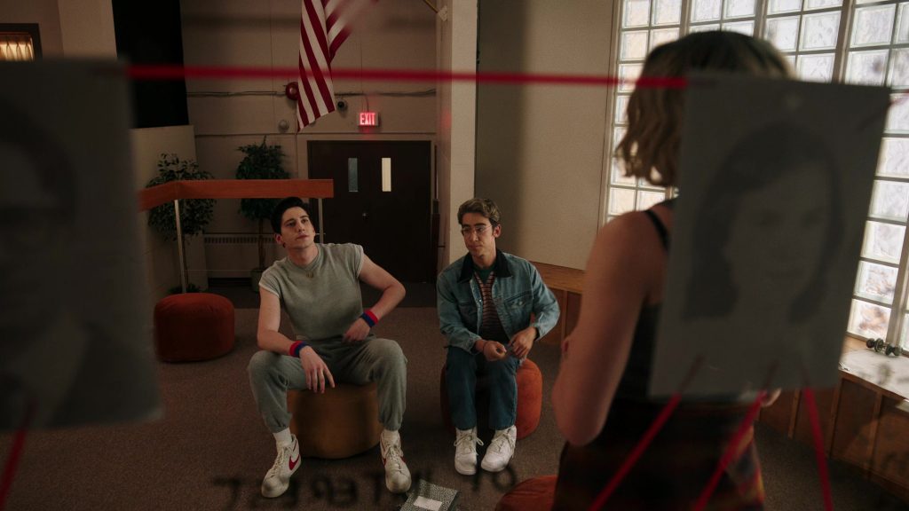 Nike Sneakers in School Spirits S02E03 “Can't Hauntly Wait” (2025) (Image 9)
