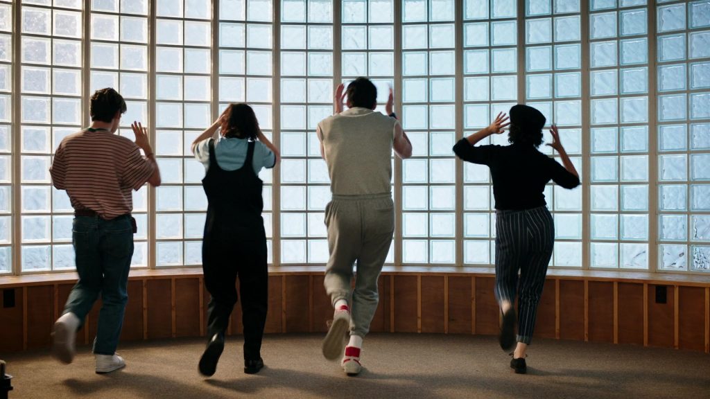 Nike Sneakers in School Spirits S02E06 “Ghost Pointe Blank” (2025) (Image 11)