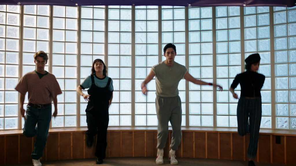 Nike Sneakers in School Spirits S02E06 “Ghost Pointe Blank” (2025) (Image 16)