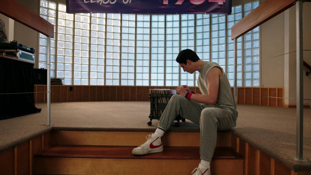 Nike Sneakers in School Spirits S02E06 “Ghost Pointe Blank” (2025) (Image 18)