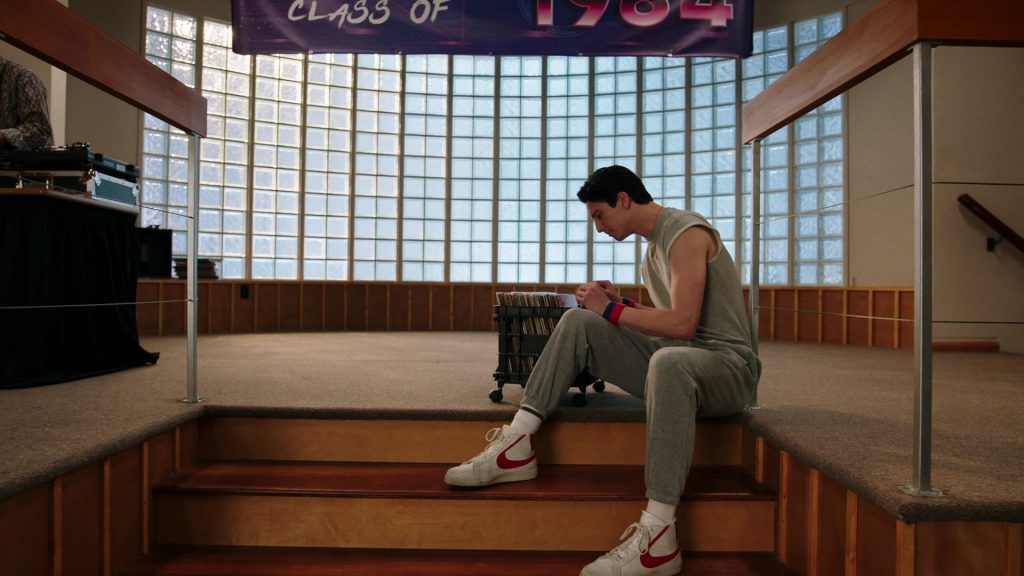 Nike Sneakers in School Spirits S02E06 “Ghost Pointe Blank” (2025) (Image 19)