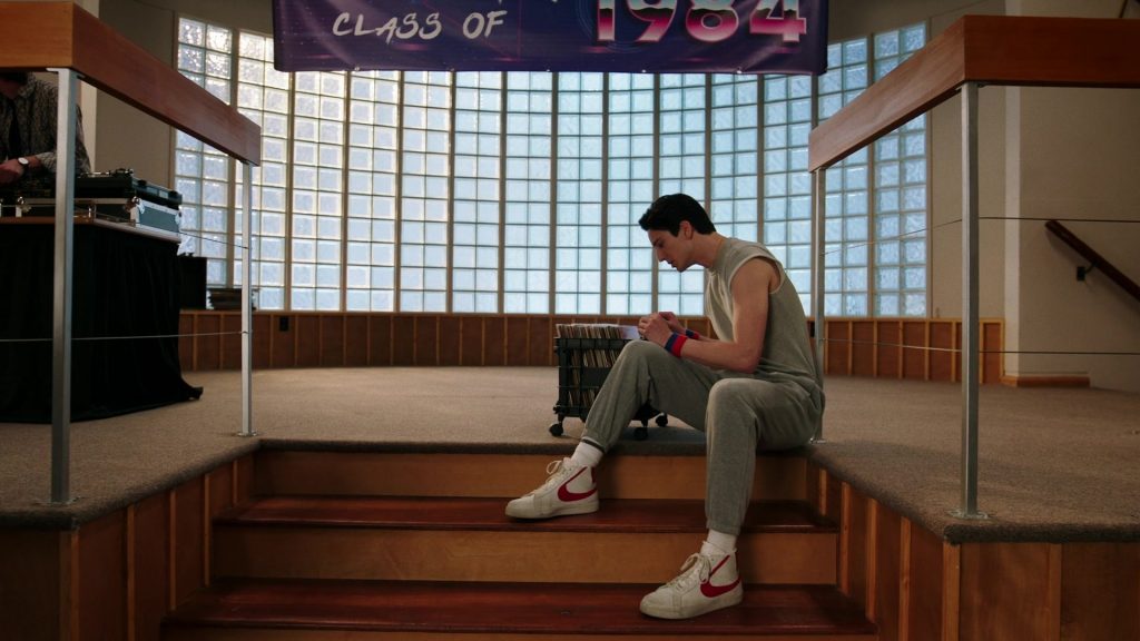 Nike Sneakers in School Spirits S02E06 “Ghost Pointe Blank” (2025) (Image 20)